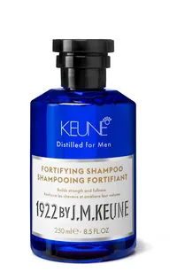 Trotz Haarausfall kräftiges Haar? Erforsche unser Männer-Shampoo mit Vitamin H und Eukalyptus für mehr Volumen und gesundes Haar. Jetzt ausprobieren auf Keune.ch!