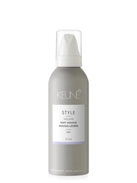Are you looking for a daily hair styling product? Discover STYLE SOFT MOUSSE: Perfect hair styling for thin hair with natural volume and shine. On keune.ch.