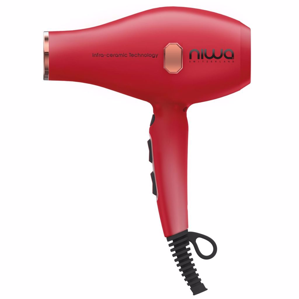 Suchen Sie einen Haarföhn in roter Farbe? Entdecken Sie den NIWA Haartrockner+ RED, das ultimative Stylingtool. Trocknet das Haar 50% schneller und bringt es zum Glänzen. Erhältlich auf keune.ch